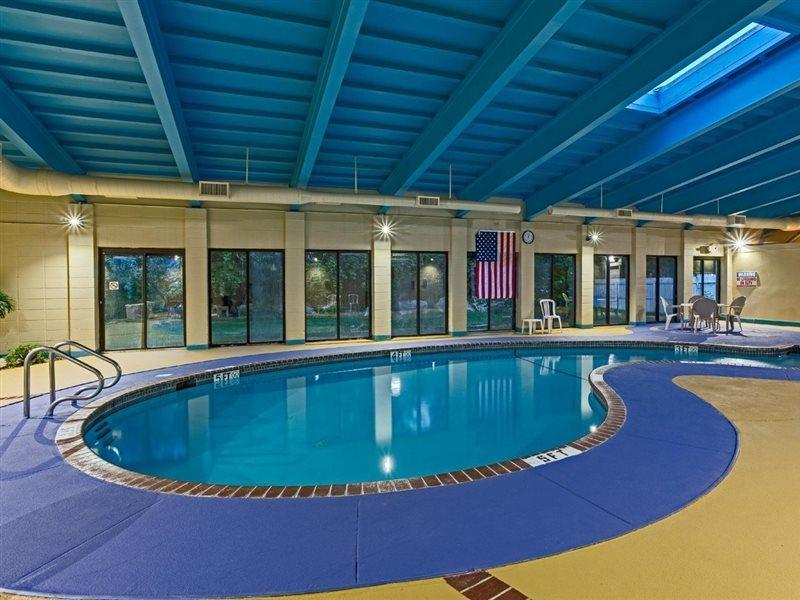 Holiday Inn Express - Fall River North Εξωτερικό φωτογραφία